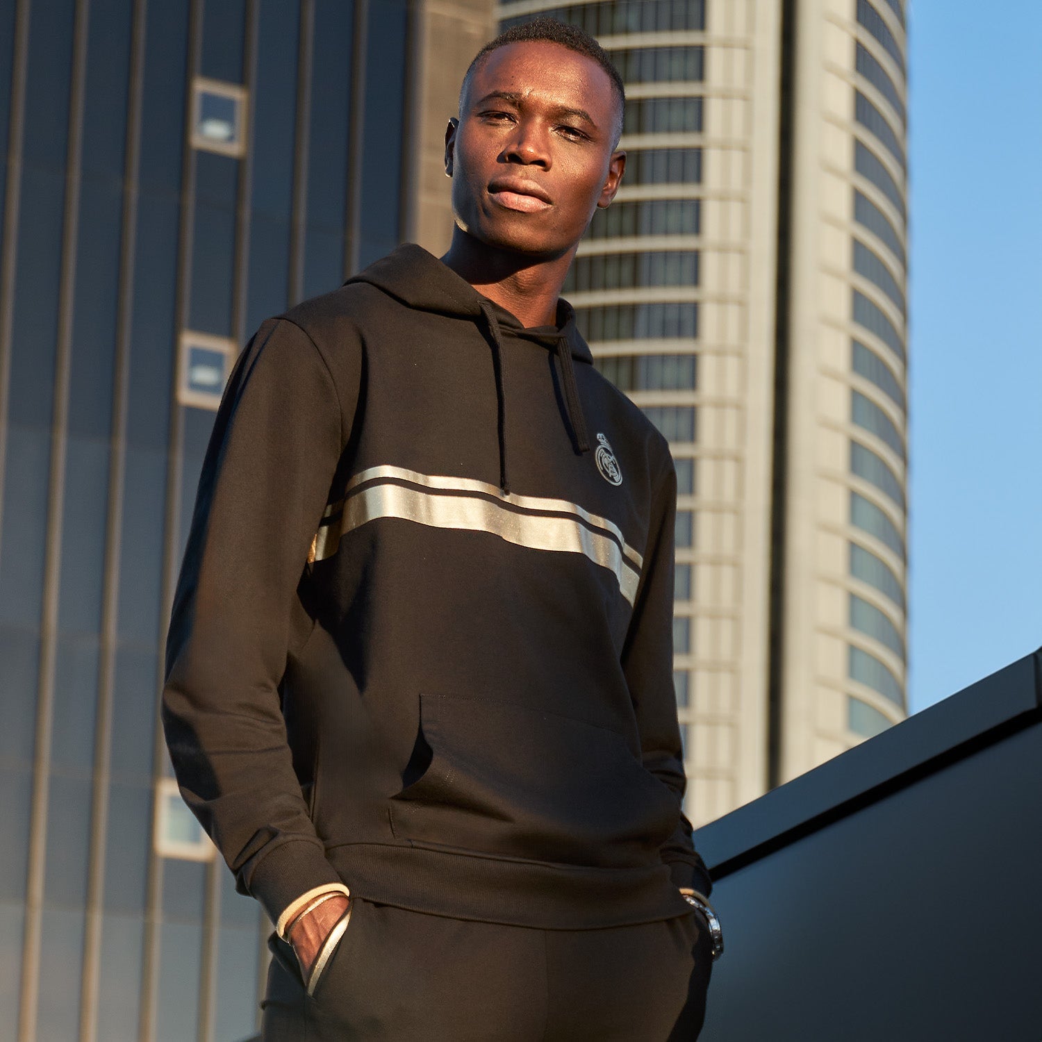  Real Madrid ベンチコート 黒金 Mens Black & Gold Hoodie – Official Real Madrid Store
