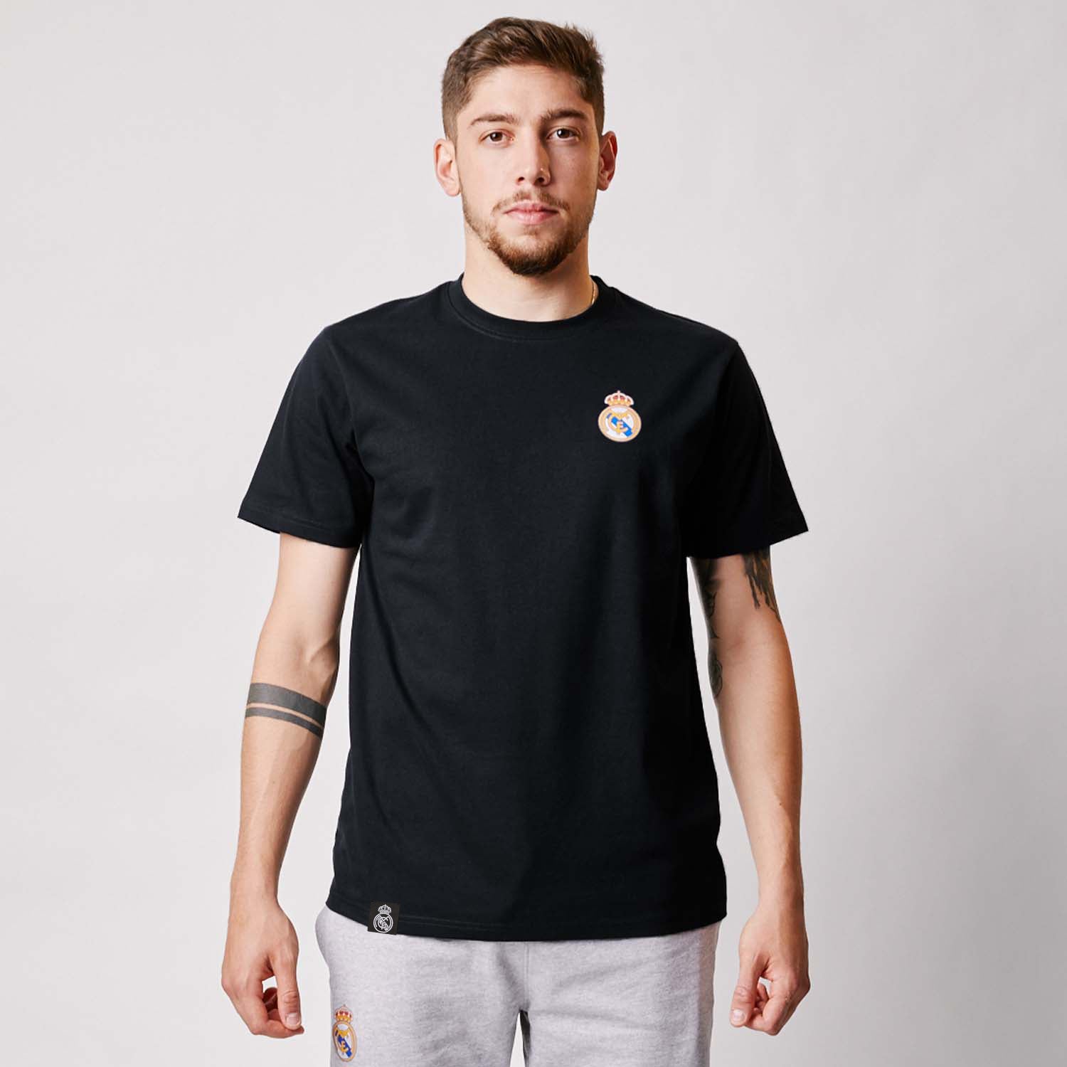 Mens Essentials Color Crest T-Shirt Black